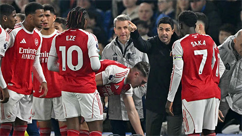 Simone Inzaghi celebrating with his Inter Milan players after beating Barcelona.